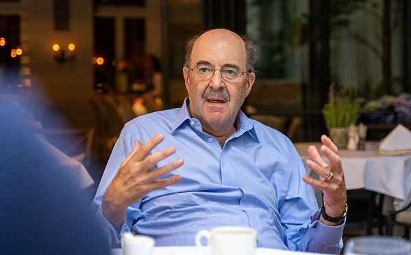 Fritz von Thurn und Taxis liebt Schokolade. - © Leonie Asendorpf/dpa