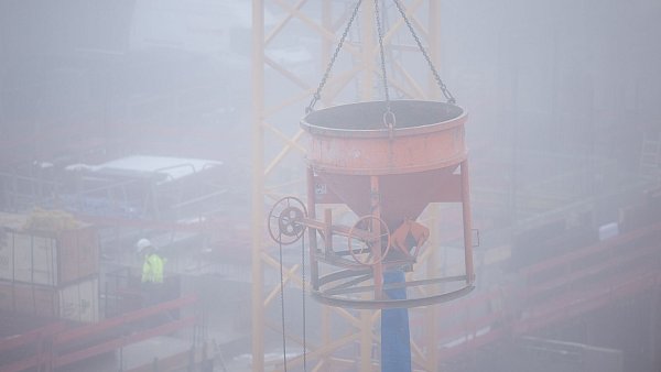 Die deutsche Wirtschaft steckt in der Rezession, auch der Wohnungsbau steckt in der Krise. - © Rolf Vennenbernd/dpa