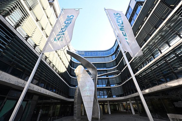 Die Siemens-Konzernzentrale in München. (Archivbild) - © Felix Hörhager/dpa