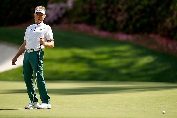 Golf-Routinier Bernhard Langer unterlief in Augusta ein folgenschwerer Patzer. - © Julia Demaree Nikhinson/AP/dpa
