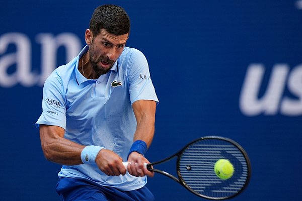 Schluss im Halbfinale: Für Novak Djokovic enden die US Open ohne den erhofften Triumph. - © Seth Wenig/AP/dpa