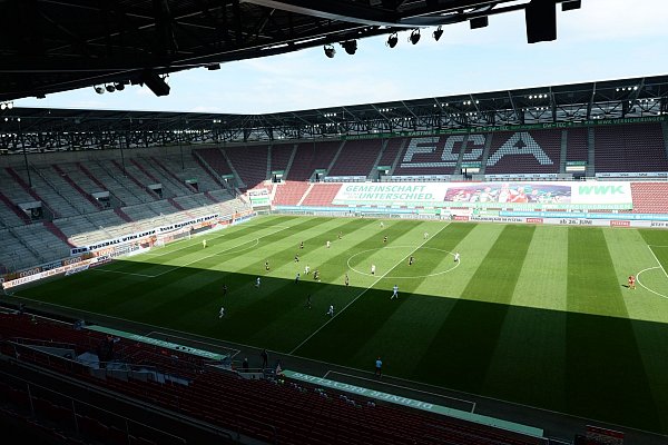 Die Bundesliga konnte als erste Liga den Spielbetrieb ohne Zuschauer wieder aufnehmen. - © Manuel Schwarz/dpa-Pool/dpa