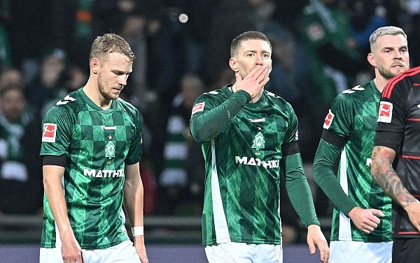 Trifft für Werder: Mitchell Weiser (M). - © Carmen Jaspersen/dpa