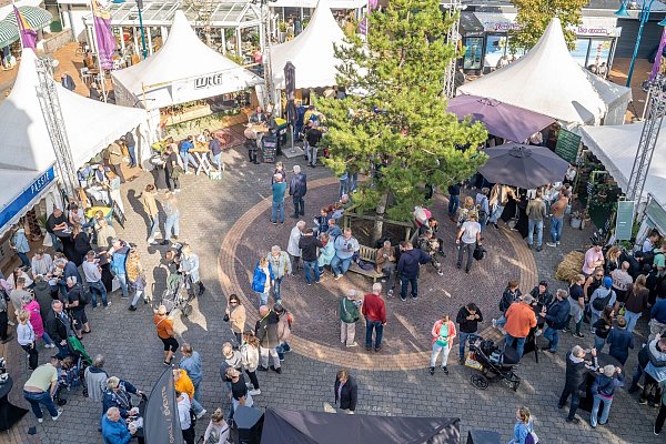 Das Kulinarikfestivals «Texel Culinaire» findet im Zentrum von De Koog statt - in diesem Jahr vom 26. bis 28. September. - © Robin Waerts/Texel Culinair/dpa-tmn