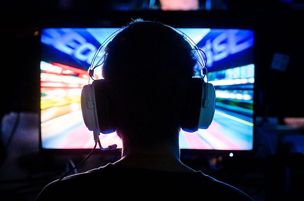 Mehr als jeder Zweite in Deutschland spielt Computer- oder Videospiele. - © Julian Stratenschulte/dpa