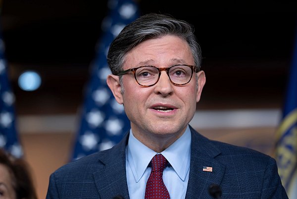 Der republikanische Vorsitzende des Repräsentantenhauses, Mike Johnson, rechnet nicht mit einer dritten Amtszeit Trumps. (Archivfoto) - © J. Scott Applewhite/AP/dpa