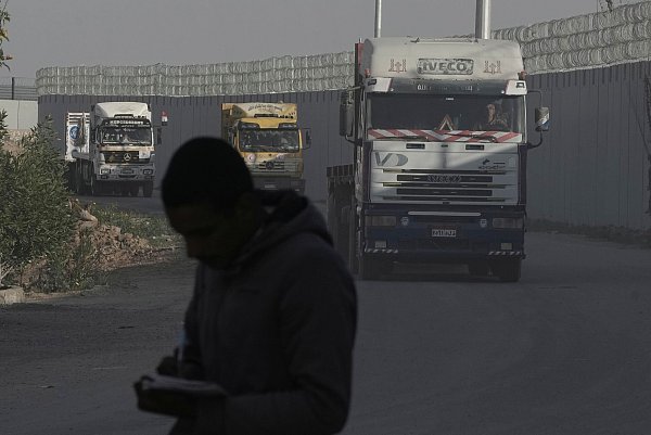 Nach UN-Angaben leiden mehr als 90 Prozent der zwei Millionen Gaza-Bewohner unter Hunger. - © Amr Nabil/AP/dpa