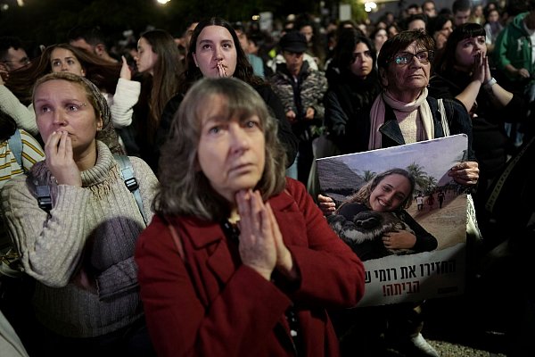 Drei erste israelische Geiseln wurden freigelassen. - © Oded Balilty/AP/dpa
