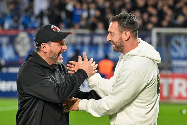 Die Trainer Baumgart (l.) und Kniat (r.) sind freundschaftlich verbunden. - © Soeren Stache/dpa