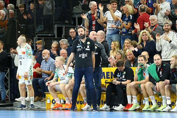 Enttäuschung bei Cheftrainer Bennet Wiegert (SC Magdeburg). - © Michael Hundt/dpa