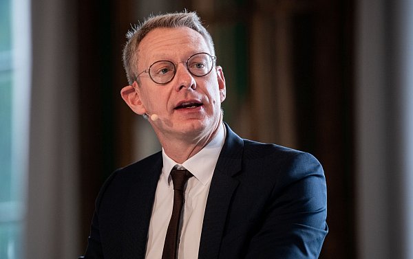Einer absoluten Angleichung sind laut Sportökonom Christoph Breuer Grenzen gesetzt. - © Fabian Strauch/dpa