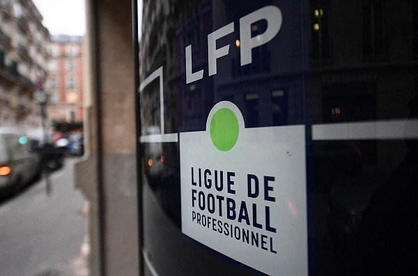 Finanzfahnder durchsuchten den Sitz des französischen Ligaverbandes LFP in Paris (Archivbild). - © Franck Fife/AFP/dpa