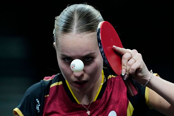 Der neue deutsche Tischtennis-Star: die 18-jährige Annett Kaufmann. - © Petros Giannakouris/AP/dpa