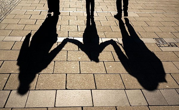 Das Kindergeld steigt 2026. (Symbolbild) - © Peter Kneffel/dpa