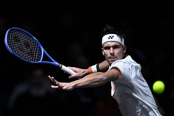 Für Daniel Altmaier ist in Paris im Achtelfinale Endstation. - © Julien De Rosa/AFP/dpa