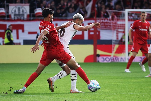 Das Duell zwischen Freiburg und St. Pauli war umkämpft. - © Philipp von Ditfurth/dpa