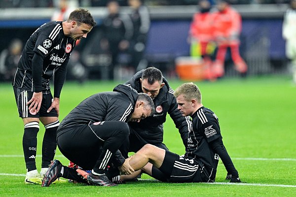 Burkardt droht auszufallen - © Uwe Anspach/dpa