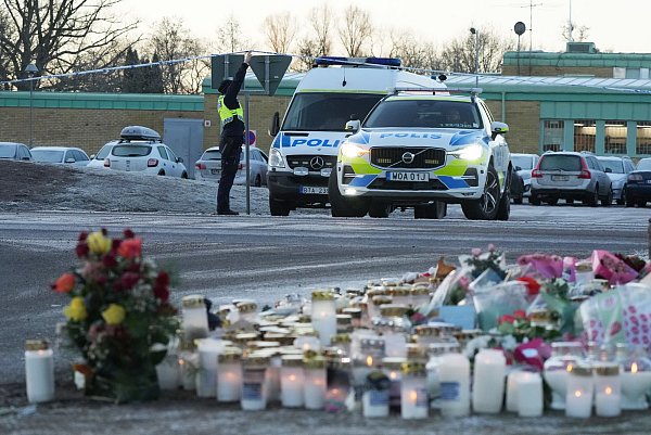 Der mutmaßliche Täter besaß mehrere Waffen. - © Sergei Grits/AP/dpa