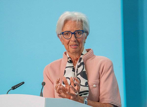 EZB-Präsidentin Christine Lagarde sieht die Weltordnung in ihren Grundfesten erschüttert (Archivbild) - © Andreas Arnold/dpa
