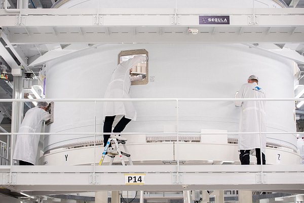 Die Produktion an den Standorten wird hochgefahren. - © Hauke-Christian Dittrich/dpa