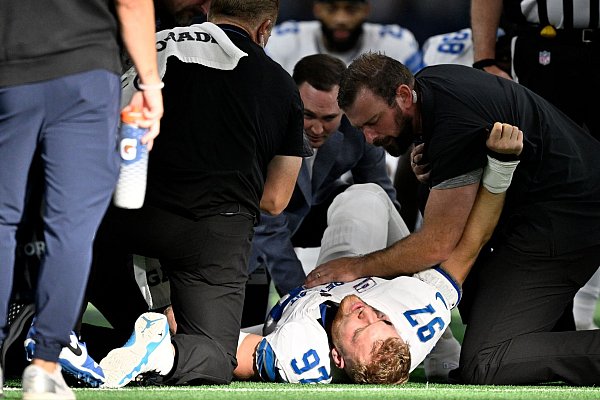 Die Verletzung von Aidan Hutchinson war ein großer Stimmungsdämpfer für die Detroit Lions. - © Jerome Miron/AP/dpa