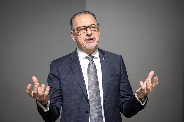 Esa-Chef Josef Aschbacher geht optimistisch in die Verhandlungen. - © Sina Schuldt/dpa