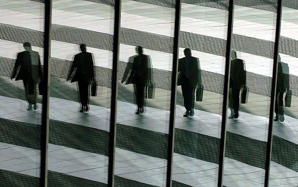 Mit Kindern im Haushalt arbeiten nur 34 Prozent der Frauen in Vollzeit - bei den Männern hingegen sind es 94 Prozent. (Symbolbild) - © Oliver Berg/dpa