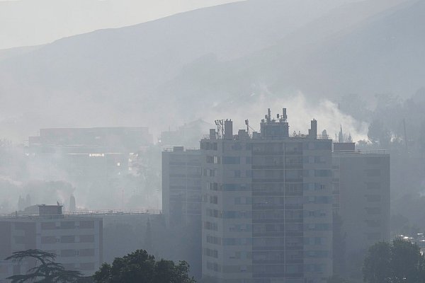 400 Menschen mussten wegen des Brandes evakuiert werden. - © Lewis Joly/AP/dpa
