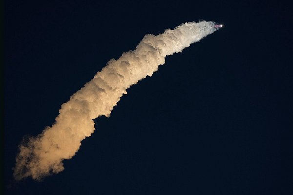 Die Mega-Starship-Rakete von SpaceX während des erfolgreichen Testflugs. - © Eric Gay/AP/dpa