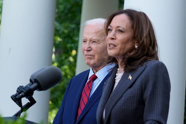 Biden schusterte Harris das ungeliebte Thema Migration zu. (Archivbild) - © Susan Walsh/AP/dpa