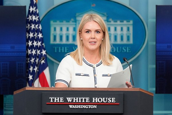 US-Präsident Donald Trump bedauert, dass Katar Ort eines israelischen Angriffs auf die islamistische Hamas geworden ist - sagt die Pressesprecherin des Weißen Hauses, Karoline Leavitt. (Archivbild) - © Alex Brandon/AP/dpa