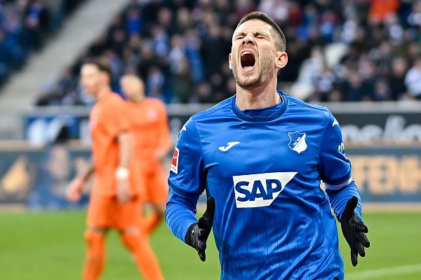 Ärgert sich mächtig: Hoffenheims Kapitän Andrej Kramaric - © Uwe Anspach/dpa