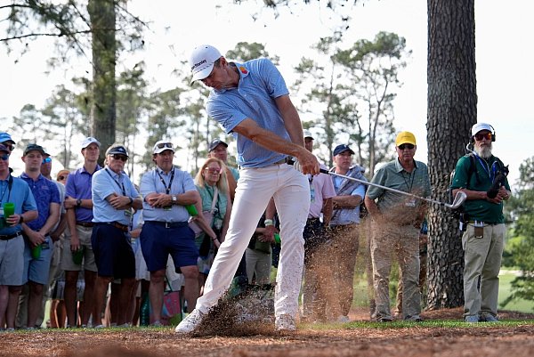 Justin Rose liegt nach dem ersten Tag in Führung. - © Julia Demaree Nikhinson/AP/dpa