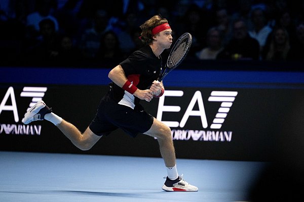 Gegen Rubljow gewann Zverev zum siebten Mal im zehnten Duell. - © Marco Alpozzi/LaPresse via ZUMA Press/dpa