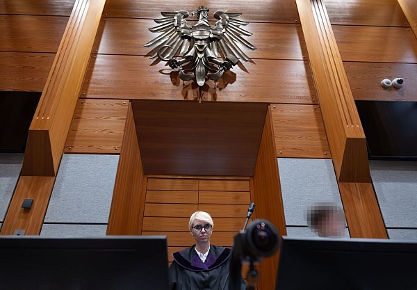 Die Richterin Andrea Wegschneider wird nach zwei Verhandlungstagen das Urteil im Fall Benko fällen - © Johann Groder/EXPA/APA/dpa
