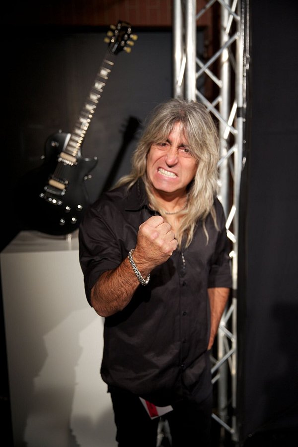 Mikkey Dee verbrachte die Weihnachtstage im Krankenhaus. (Archivbild) - © picture alliance / dpa