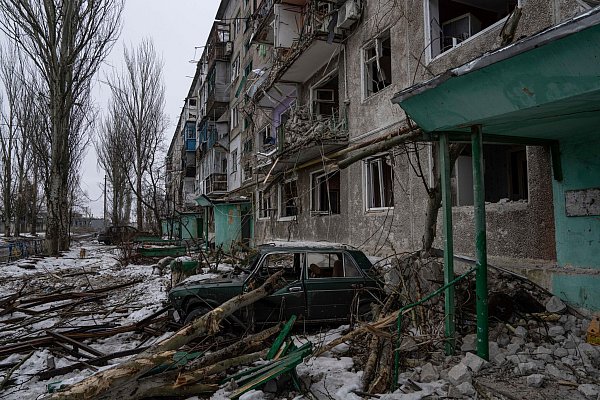 Die seit langem umkämpfte strategisch wichtige Stadt Wuhledar im Osten der Ukraine ist nach Angaben beider Kriegsparteien unter russischer Kontrolle. (Archivbild) - © Evgeniy Maloletka/AP/dpa