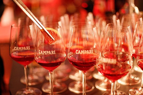 Campari gehört zu den bekanntesten Marken aus Italien. (Archivbild) - © Georg Wenzel/dpa-Zentralbild/ZB