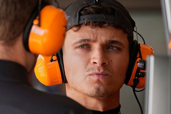 Das Manöver von Lando Norris in Singapur hat Folgen. (Archivbild) - © Darko Bandic/AP/dpa