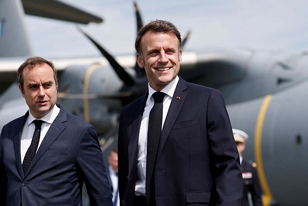 Lecornu gilt als Vertrauter Macrons. (Archivbild) - © Benoit Tessier/Reuters Pool/AP/dpa