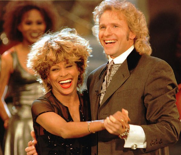 Internationale Stars tummelten sich in den Shows von Thomas Gottschalk: hier Rocksängerin Tina Turner. (Archivbild) - © Werner Getzmann/dpa