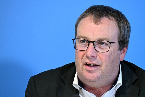 NRW-Minister Oliver Krischer fordert wie andere Ländervertreter Klarheit. (Archivbild) - © Federico Gambarini/dpa