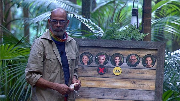 Schauspieler Pierre Sanoussi-Bliss lässt sich von fast nichts aus der Ruhe bringen. - © -/RTL/dpa