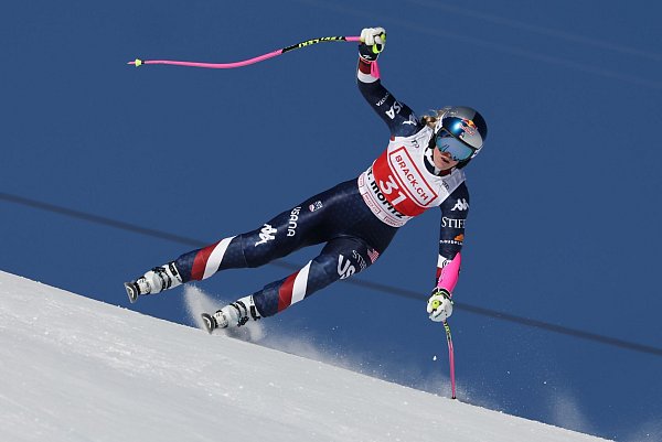 Mit Startnummer 31 auf Platz 14: Lindsey Vonn zeigte eine starke Fahrt. - © Marco Trovati/AP/dpa