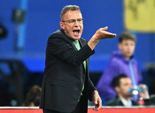 Trotz einer starken Vorrunde ist für Ralf Rangnick und Österreich bei der EM früh Schluss. - © Robert Michael/dpa