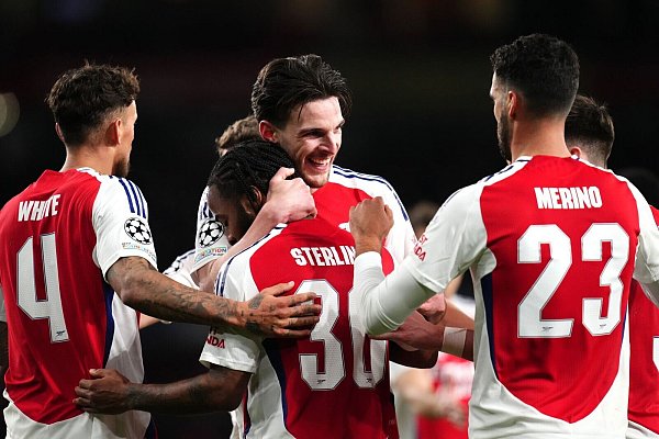 Der FC Arsenal zieht locker ins Viertelfinale der Champions League ein. - © John Walton/PA Wire/dpa