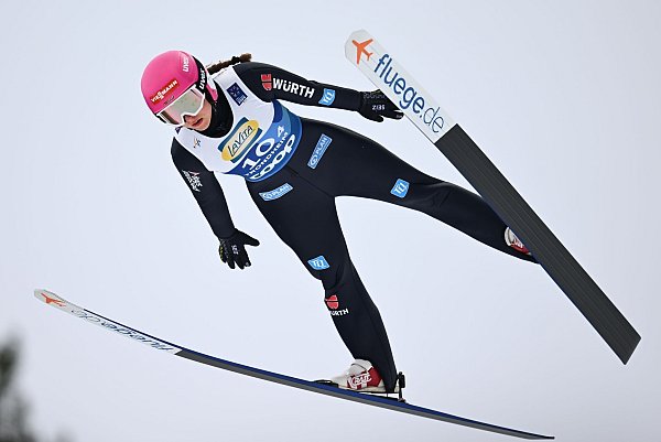 Nathalie Armbruster holte mit einem Tag Verspätung ihre erste WM-Medaille in Norwegen. - © Hendrik Schmidt/dpa