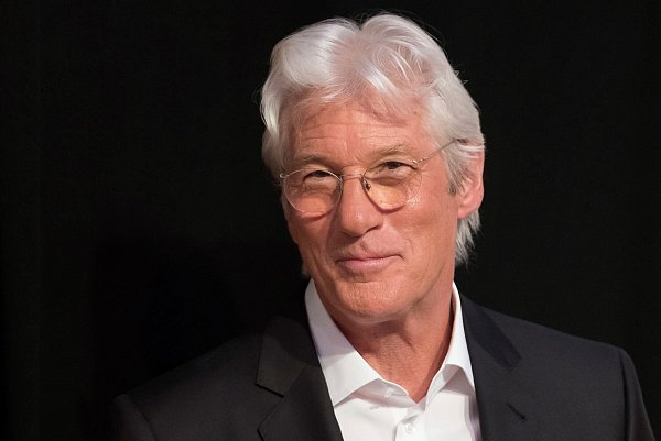 Richard Gere (hier 2017) war der umschwärmte Mann in «Pretty Woman» von 1990. Bei jeder TV-Ausstrahlung - etwa an Weihnachten - ist «Pretty Woman» noch heute ein Quotenhit. - © Charles Sykes/AP/dpa