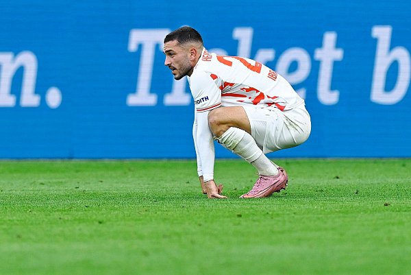 Arijon Ibrahimovic und Heidenheim gehen in Sinsheim in die Knie. - © Uwe Anspach/dpa