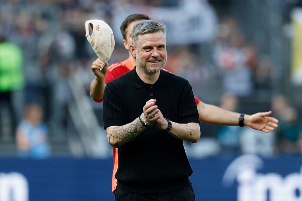 Hat die deutsche Meisterschaft fast schon gewonnen: Bayern-Coach Alexander Straus - © Heiko Becker/dpa
